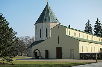 Friedhof am Perlacher Forst, März 2011