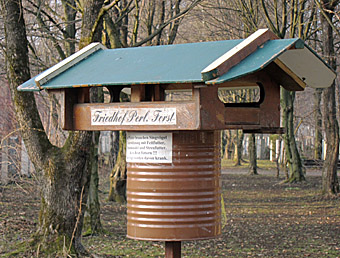 Vogelhäuschen Friedhof März 2011